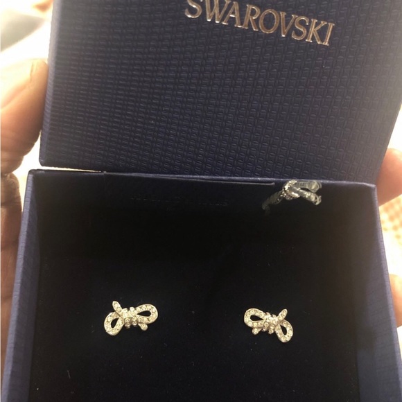 Swarovski lifelong rhodium plated mini bow earrings - Picture 3 of 8